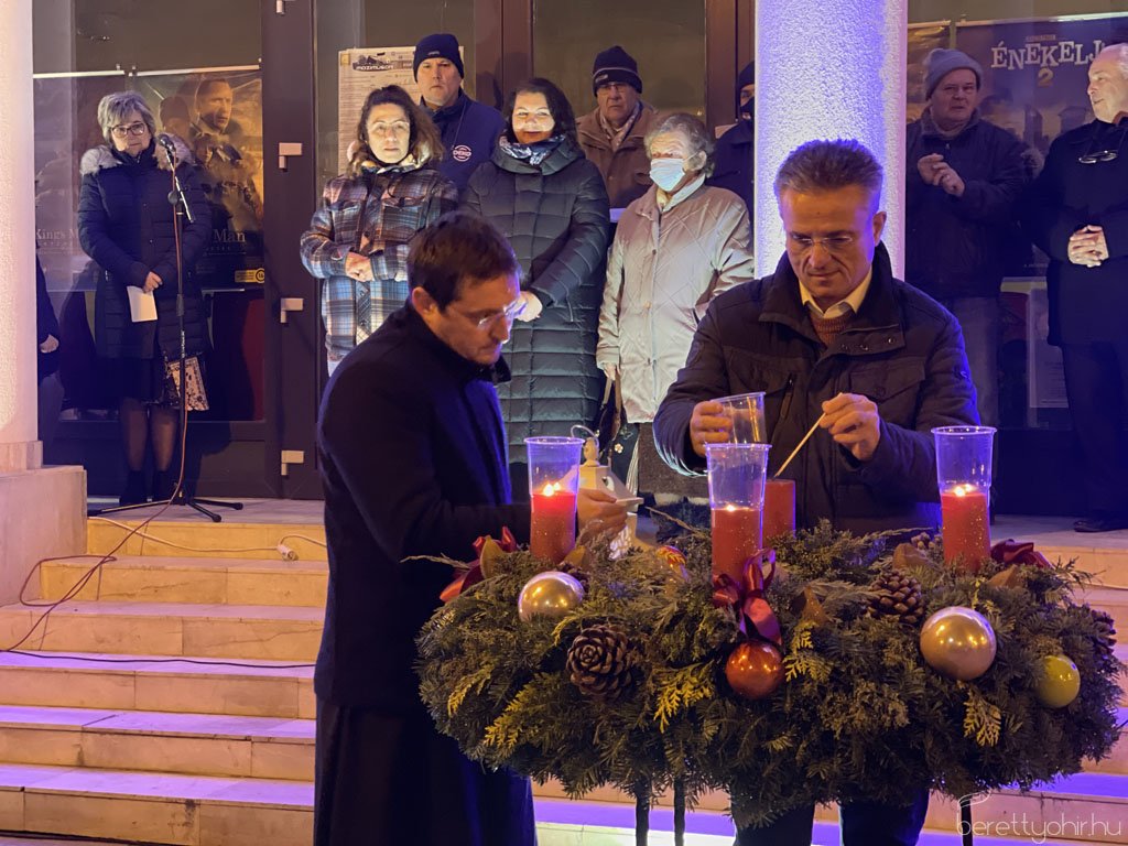 Fellobbant a szeretet lángja 49